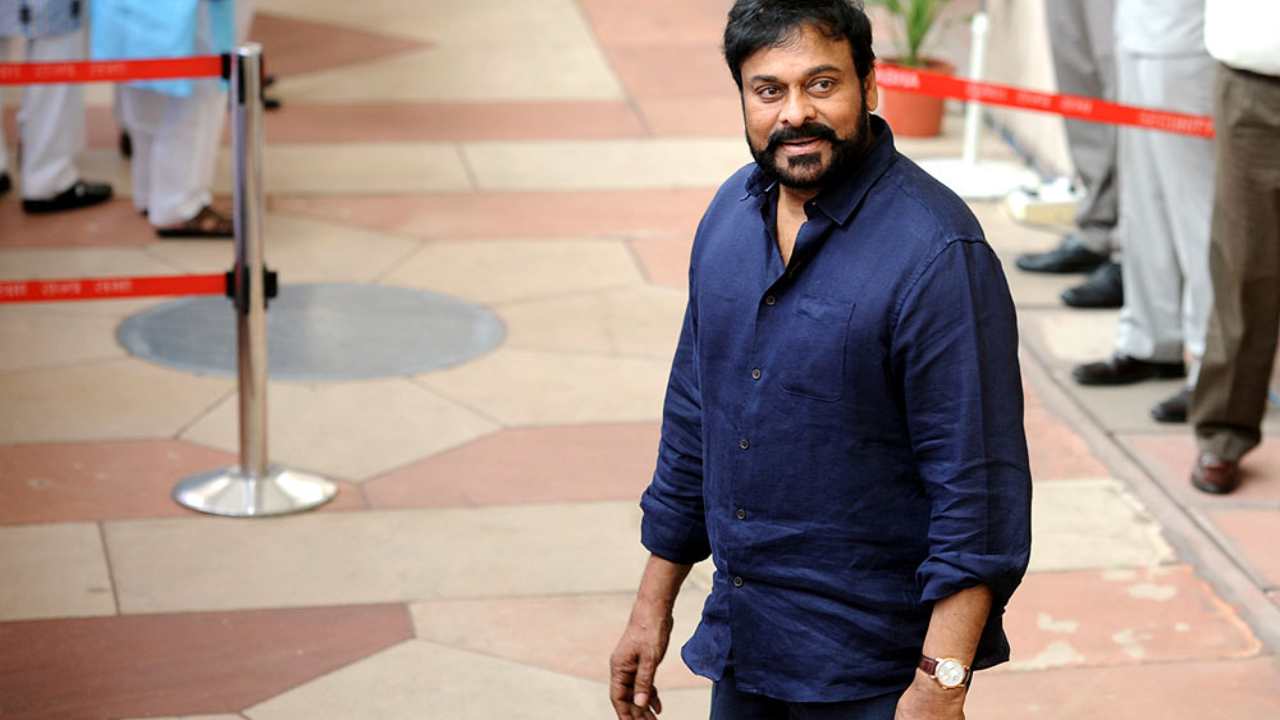 Chiranjeevi : హీరోల డేట్లు ఉన్నాయని హడావిడిగా సినిమాలు తీయకండి అంటూ.. డైరెక్టర్లకు ‘చిరు’ క్లాస్..