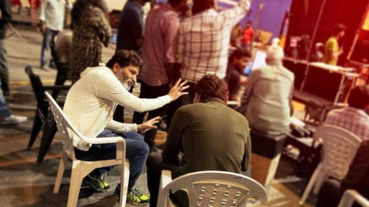 SSMB28 : మహేష్-త్రివిక్రమ్ సినిమా షూటింగ్ మొదలు.. వైరల్ అవుతున్న షూట్ పిక్..