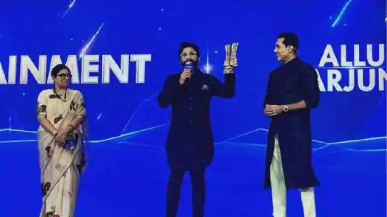 Allu Arjun : కేంద్రమంత్రి చేతుల మీదుగా ఇండియన్ అఫ్ ది ఇయర్ అవార్డు అందుకున్న అల్లు అర్జున్