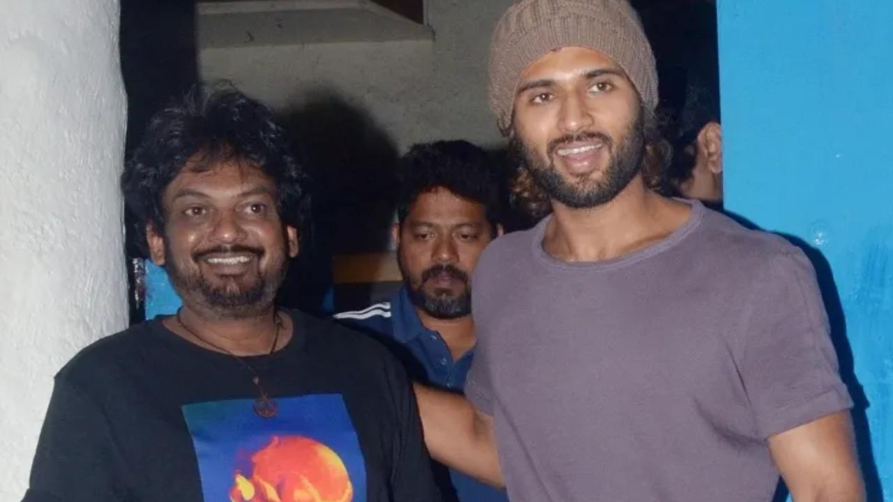 Puri Jagannadh : పూరి జగన్నాధ్ ని బ్లాక్ మెయిల్ చేస్తున్న లైగర్ డిస్ట్రిబ్యూటర్స్.. సీరియస్ అయిన పూరి..