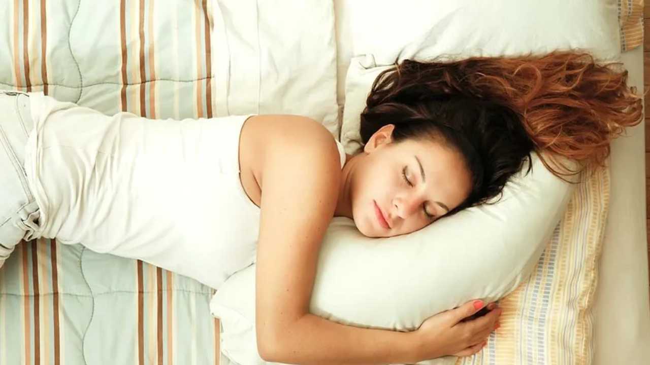 Sleep after eat : ఆహరం తిన్న వెంటనే నిద్రపోతున్నారా.. ఇలా అయితే కష్టమే..