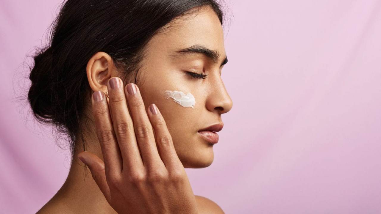 Winter Skin Care : శీతాకాలంలో చర్మం పొడిబారకుండా ఎలా కాపాడుకోవాలో తెలుసా?