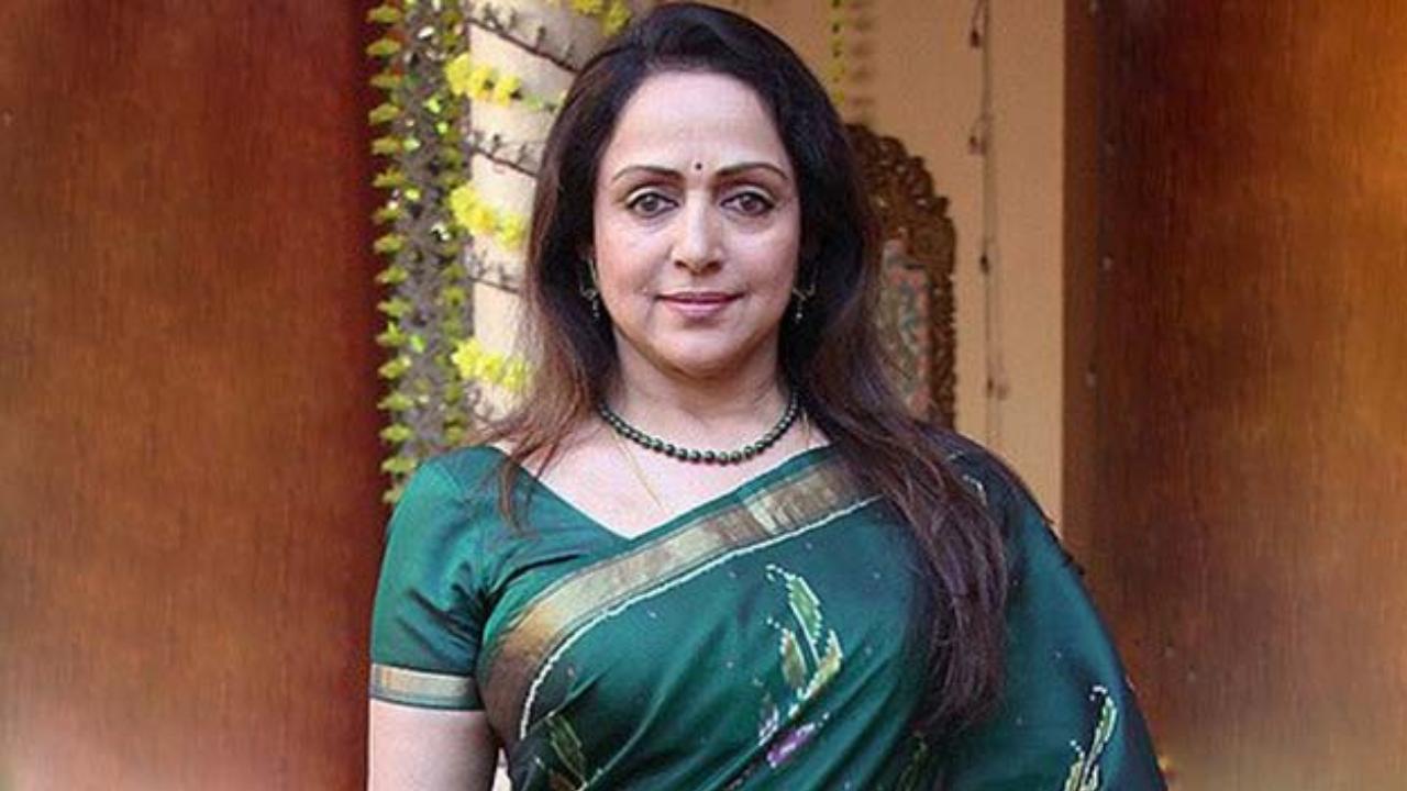 Hema Malini : హేమమాలిని 74 ఏళ్ళు వచ్చినా ఇంత అందం.. బ్యూటీ టిప్స్ సీక్రెట్స్ ఏంటో తెలుసా?