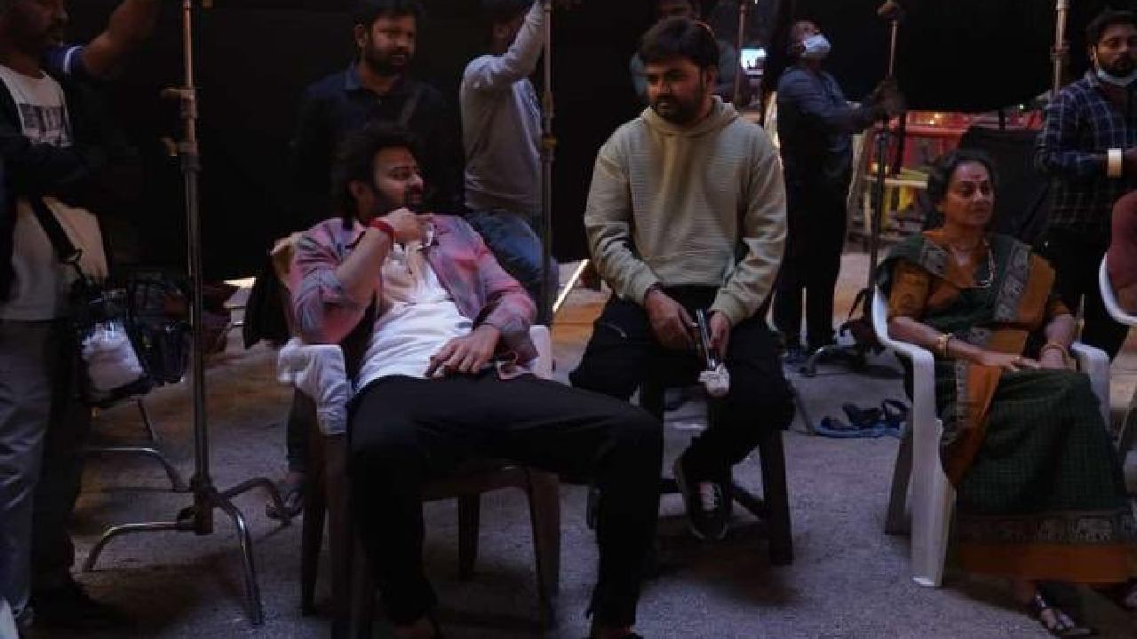 Prabhas : మారుతి సినిమాలో ప్రభాస్ లుక్ అదుర్స్.. ఫోటో లీక్!