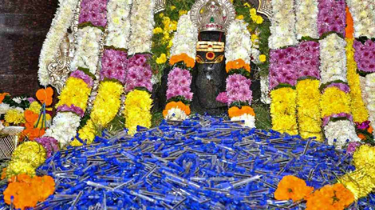 Ainavilli Sri Vigneswara Swamy: లక్ష పెన్నులతో వినాయకుడికి అభిషేకం.. అనంతరం విద్యార్థులకు పంపిణీ