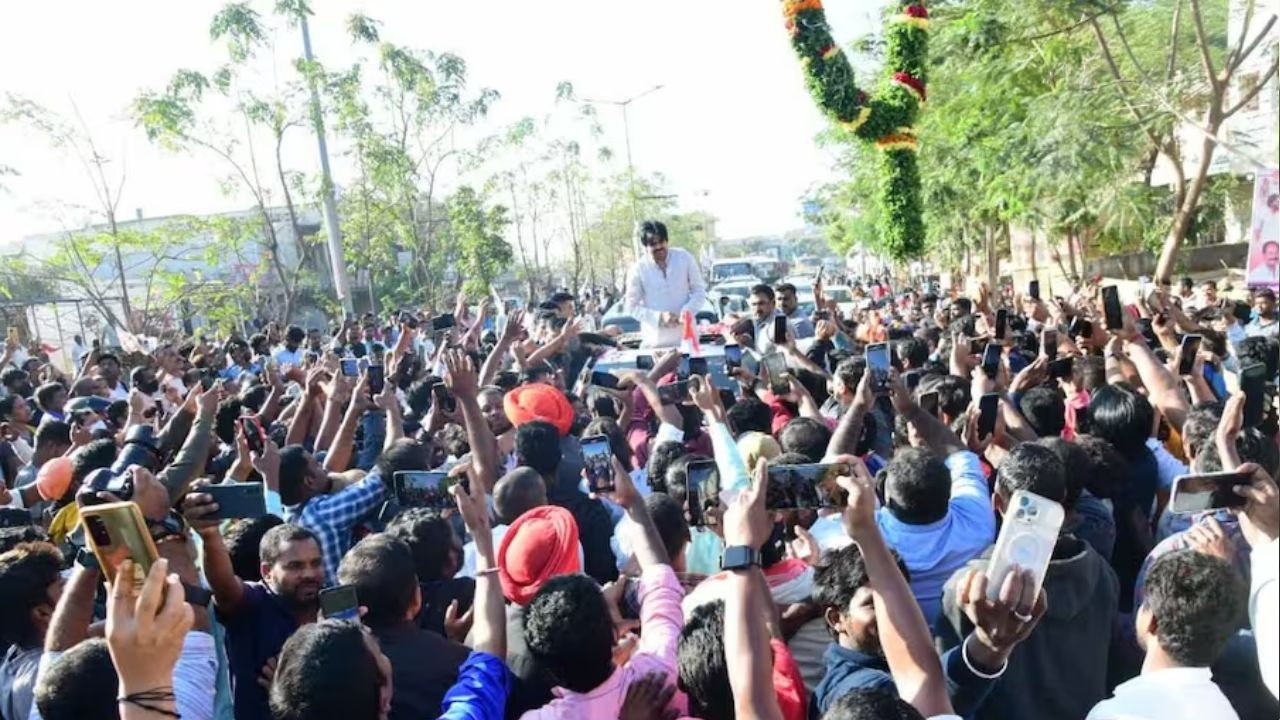 Janasena: ఇప్పటికీ బీజేపీతోనే ఉన్నాం.. పొత్తులపై పవన్ కళ్యాణ్ ఆసక్తికర వ్యాఖ్యలు