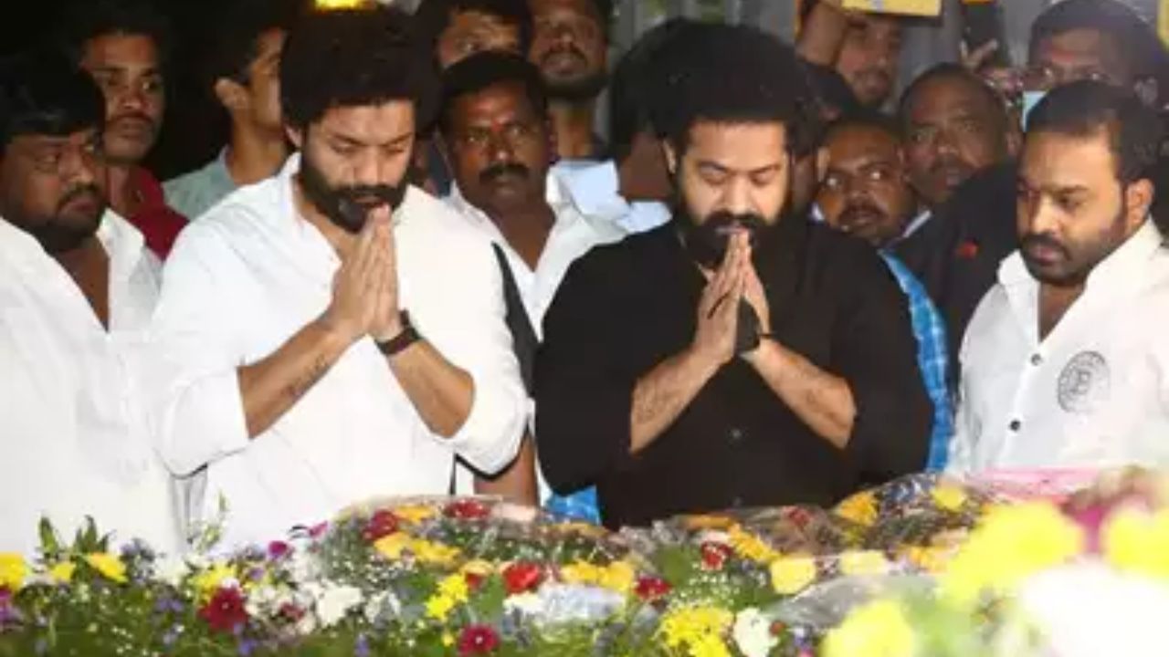 Sr NTR: నేడు ఎన్ఠీఆర్ వర్ధంతి.. తాతకి నివాళులు అర్పించిన మనవళ్లు