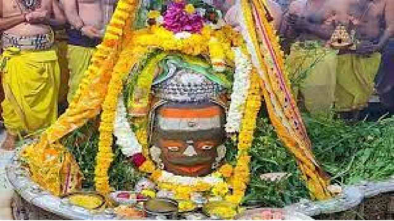 Tricolour of Indian flag ascended on Lord Mahakal: గణతంత్ర దినోత్సవ వేళ ఉజ్జయిని మహాకాళేశ్వరుడు ధరించిన త్రివర్ణ తిలకం..!