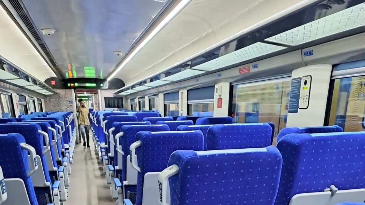 Vande Bharat Express: మేమింతే.. వందే భారత్ రైలును కంపు కంపు చేస్తున్న తెలుగు ప్రయాణికులు