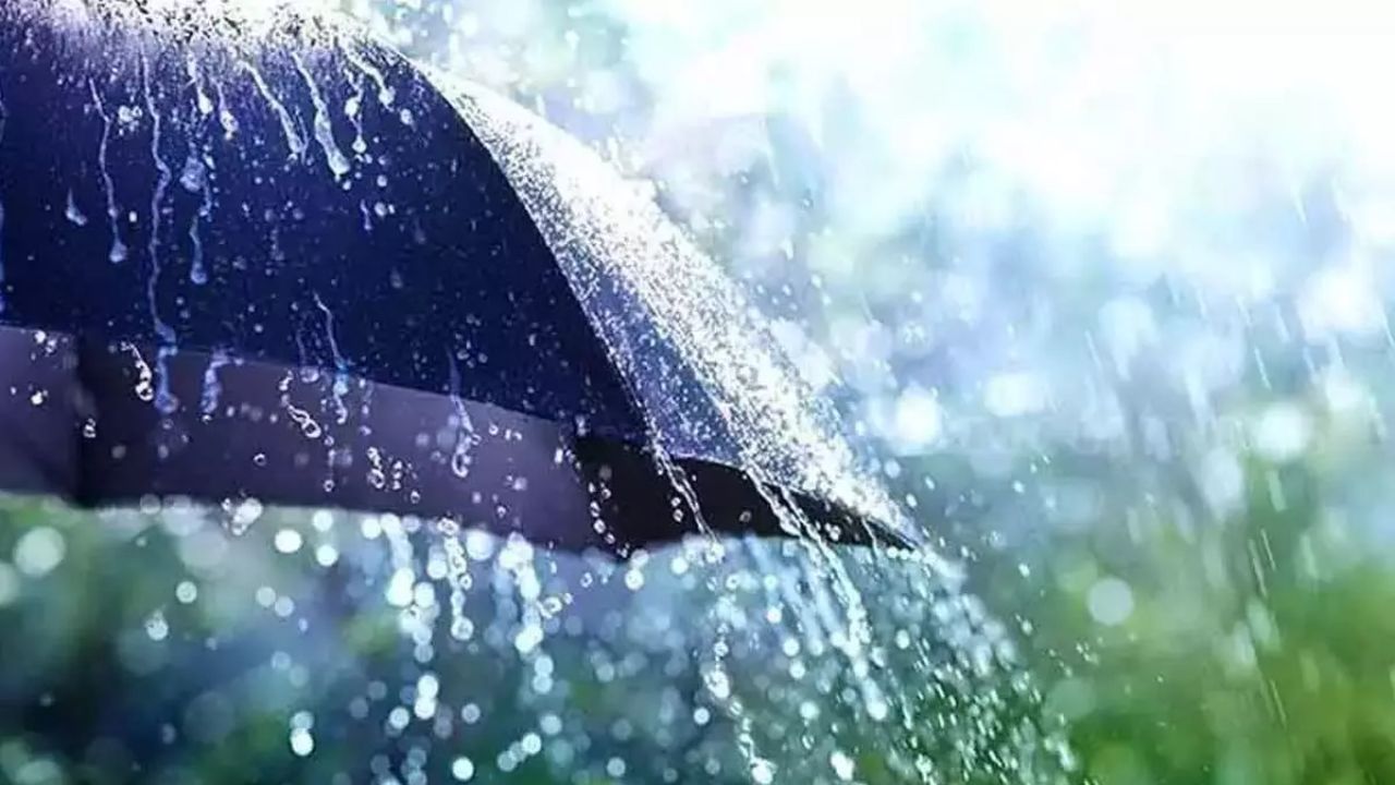 Rain Alert to Telugu States: తెలుగు రాష్ట్రాలకు హెచ్చరిక.. మరో రెండు రోజులు భారీ వర్షాలు కురిసే ఛాన్స్!
