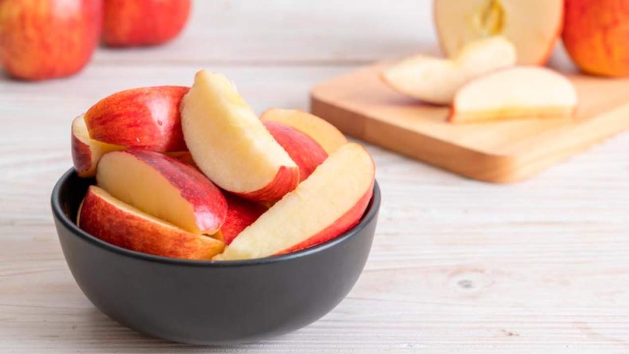 Apple Slices : ఆపిల్ ముక్కలు నల్లగా అవ్వకుండా ఉండాలంటే.. ఈ జాగ్రత్తలు తీసుకోండి..