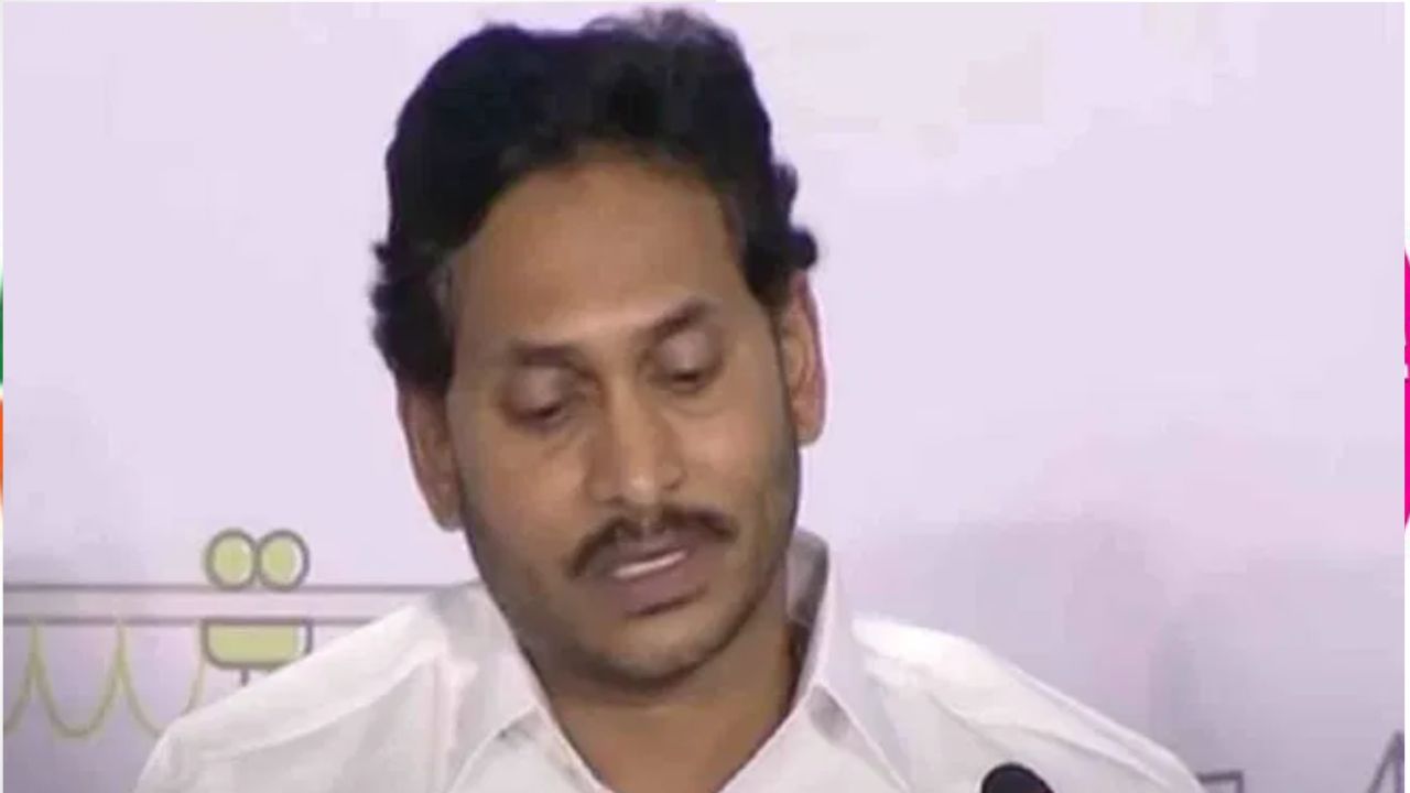 YS Jagan: ఏపీ రాజధాని విశాఖనే.. నేను కూడా షిఫ్ట్ అవుతున్నా.. సీఎం జగన్ సంచలన కామెంట్స్!
