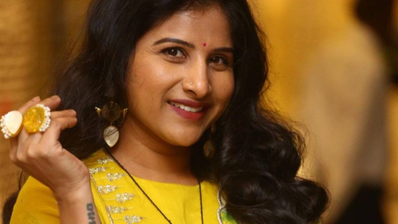 Mangli : నాపై ఎలాంటి రాళ్ళ దాడి జరగలేదు.. ఇదంతా కుట్ర.. మంగ్లీ అధికారిక లేఖ..