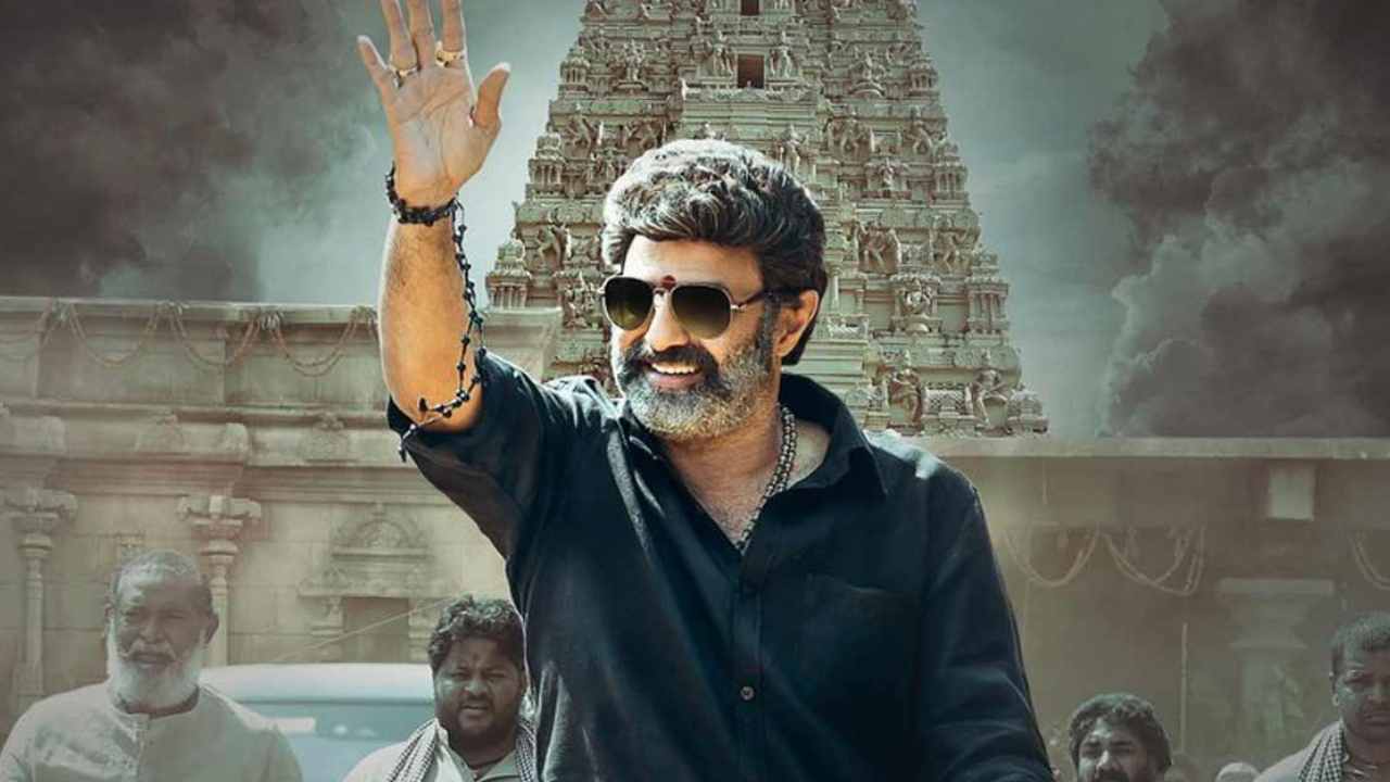Veerasimha Reddy Review : యాక్షన్ ఎలివేషన్స్‌తో పాటు సెంటిమెంట్‌ని పండించిన వీరసింహారెడ్డి.. స్క్రీన్‌పై బాలయ్య ఊచకోత..
