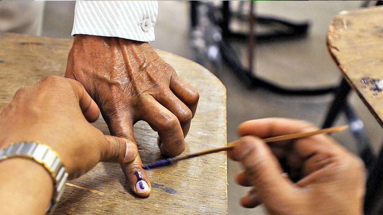 AP MLC Elections: ఈ ఎమ్మెల్సీ స్థానాన్ని ఏకగ్రీవం చేయడం కోసం అధికార పార్టీ నానా తిప్పలు!