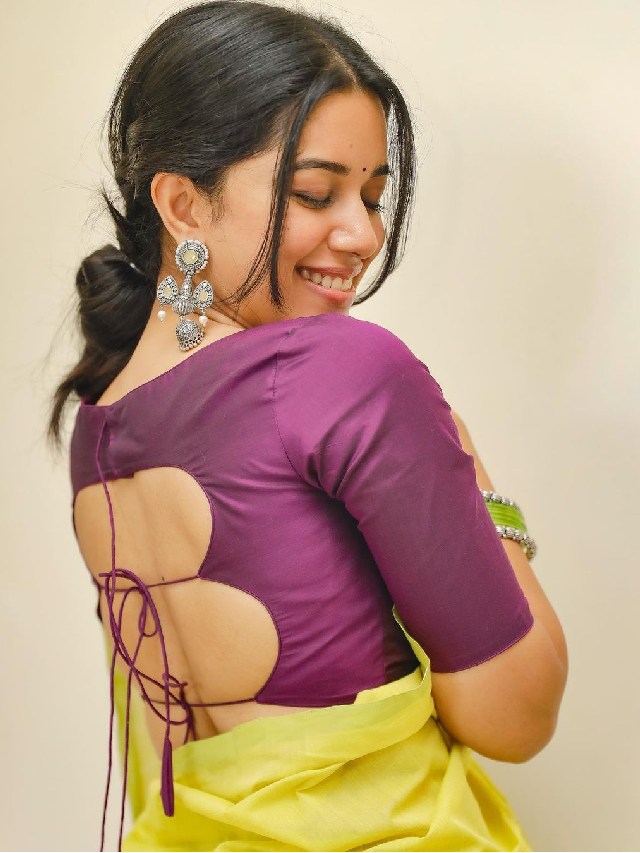 Mirnalini Ravi Mesmerizing Looks in Saree..