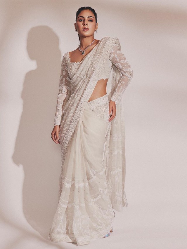 Samyuktha gorgeous looks in saree..