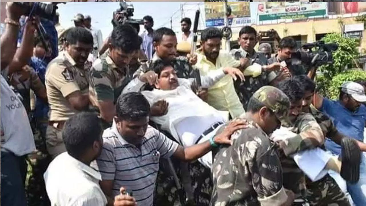 TDP-YSRCP: మాజీ మంత్రి కొల్లు రవీంద్ర అరెస్ట్.. మచిలీపట్నంలో ఉద్రిక్త పరిస్థితులు!