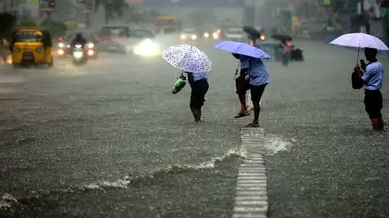 Weather Update: ఐఎండీ హెచ్చరిక.. ఏపీలోని ఈ జిల్లాలలో భారీ వర్షాలు కురిసే అవకాశం!