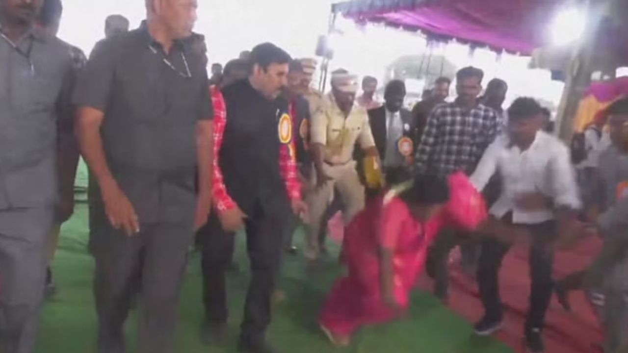 Tamilisai Soundararajan: కిందపడిపోయిన గవర్నర్ తమిళిసై.. ఇది పెద్ద వార్త అవుతుందని చమత్కారం!