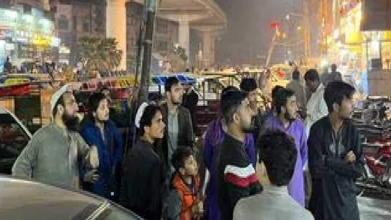 Earthquake: పాకిస్తాన్, ఆఫ్గనిస్తాన్ లో భారీ భూకంపం.. ఢిల్లీ సహా ఉత్తర భారత దేశంలో కూడా ప్రకంపనలు!