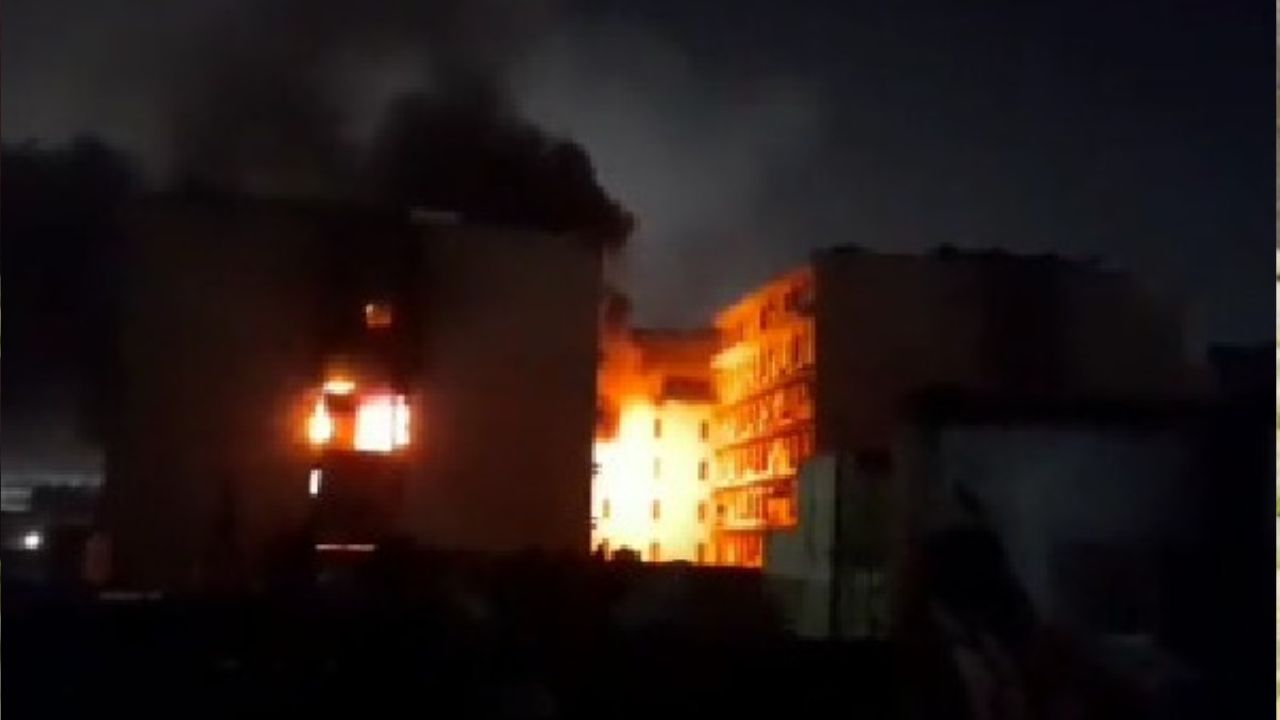 Fire Accident: సికింద్రాబాద్ స్వప్నలోక్ కాంప్లెక్స్ లో భారీ అగ్నిప్రమాదం.. ఆరుగురు మృతి!