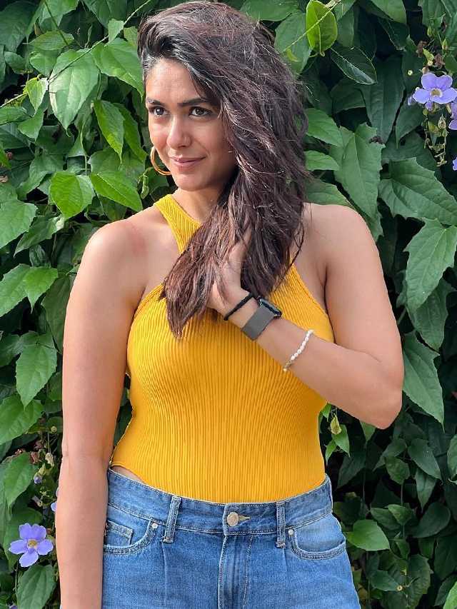 Mrunal Thakur Enjoying Holiday Trip..