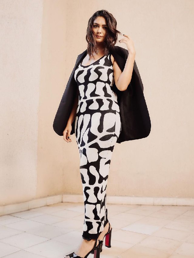 Mrunal Thakur Modern Stylish looks..
