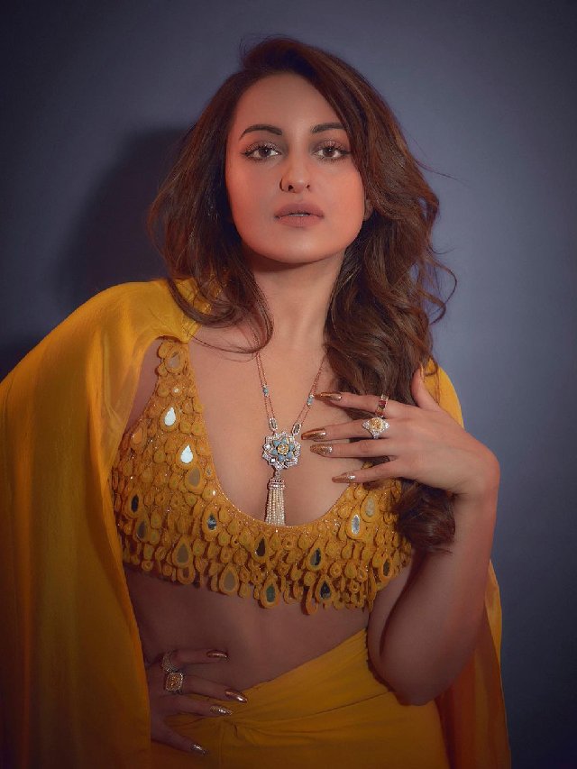 Sonakshi Sinha Fabulous looks..