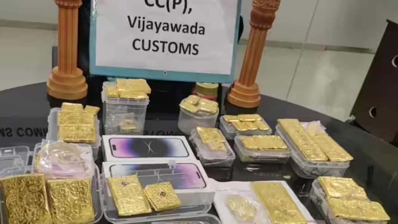Vijayawada: రైల్వే స్టేషన్లో అక్రమంగా తరలిస్తున్న రూ.7.48 కోట్ల విలువైన 12.5 కిలోల బంగారం పట్టివేత!